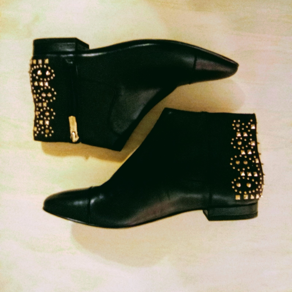 BCBG generation booties